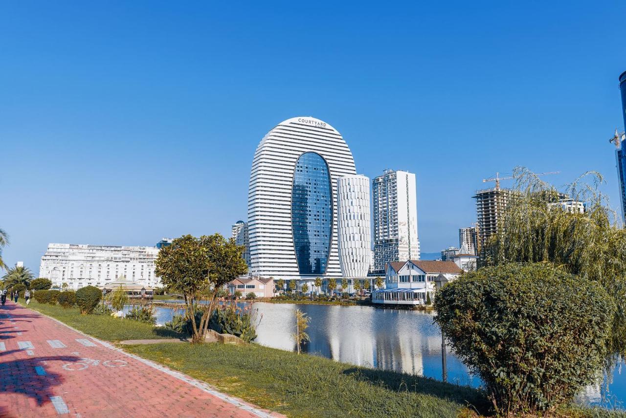 Onyx Palace Delux Batumi Exterior photo