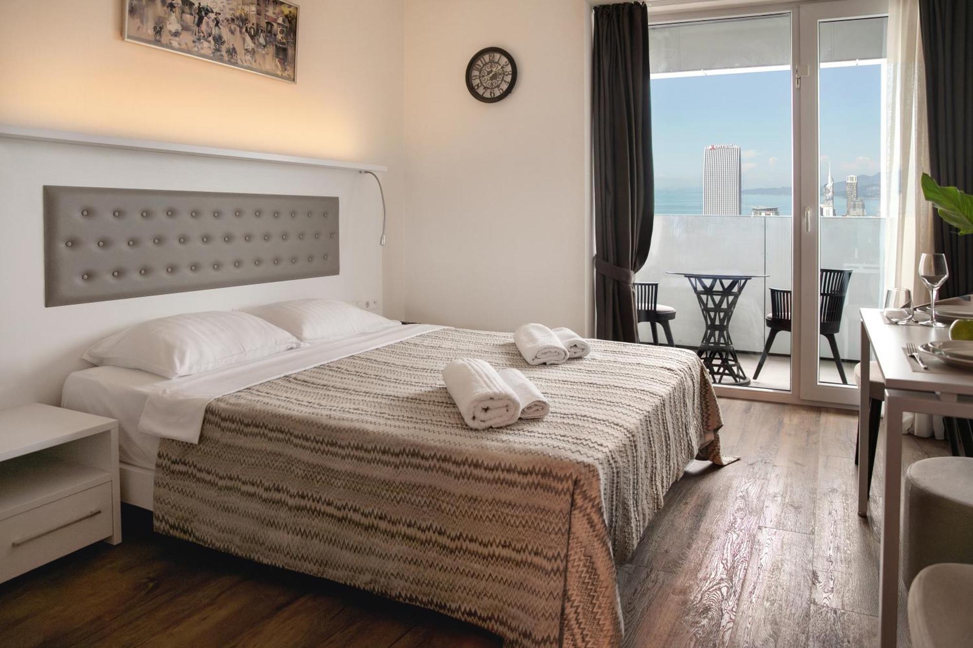 Onyx Palace Delux Batumi Exterior photo